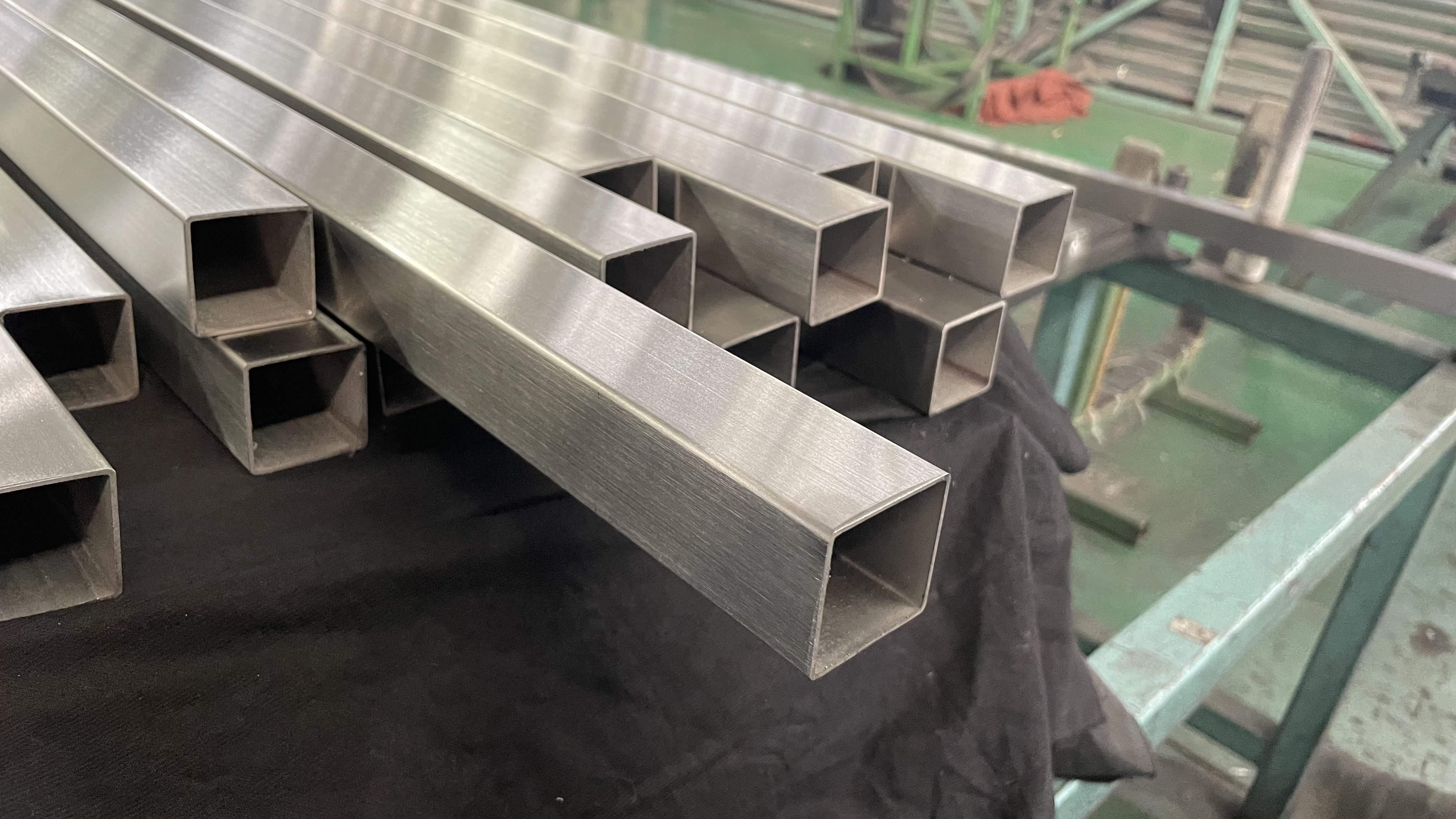 厚壁不銹鋼管遭到腐蝕該怎么辦？