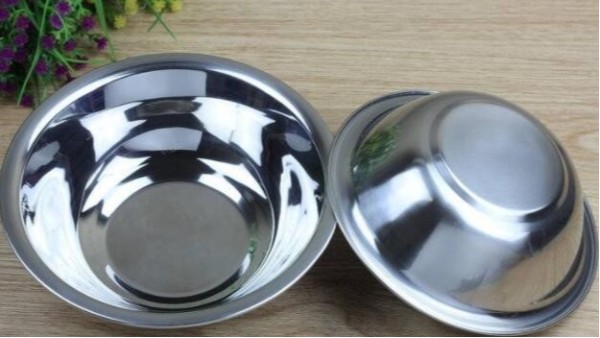 不銹鋼碗可以放微波爐加熱嗎？