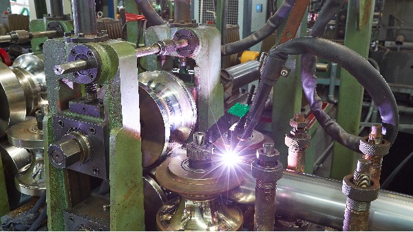 半導(dǎo)體軸徑管升級(jí)：無(wú)縫到不銹鋼焊管的轉(zhuǎn)變！